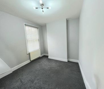 2 Bed Maisonette, Tennyson Street, SW8 - Photo 3