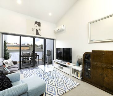 Kippax Centre Living! - Photo 1