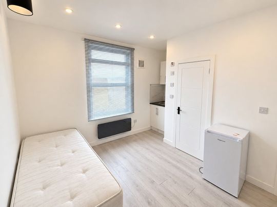 Studio Flat, Howson Road, SE4 - Photo 1