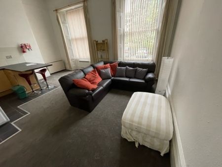 2 Bed Student Accommodation - Photo 2