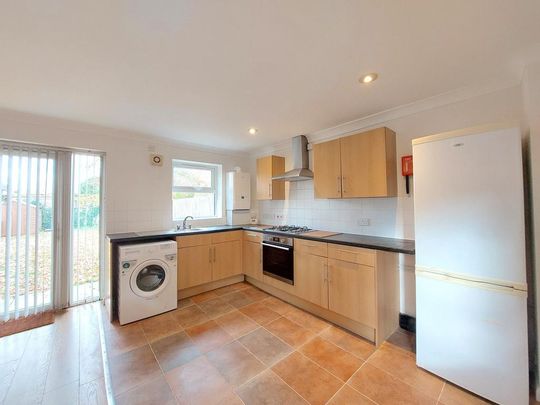 3 bedroom semi-detached house to rent - Photo 1