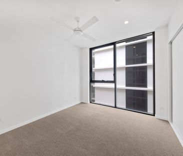 Brand New 3 Bedroom Apartment on 7th Floor with Hinterland Views - Photo 2