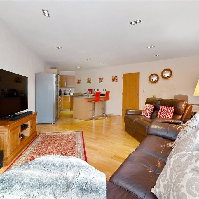 2 bedroom flat to rent - Photo 1