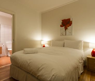 LUXURY APARTMENT LOCATED IN THE ICONIC GEORGE BUILDING - PET FRIENDLY - Photo 4