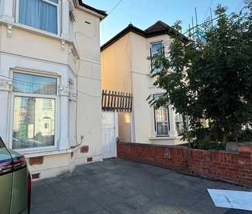 2 Bed Flat, Milverton Gardens, IG3 - Photo 6