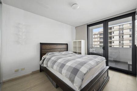 Stylish Apartment on the Edge of Thornbury - Photo 5