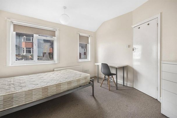 4 bedroom terraced house to rent - Photo 1