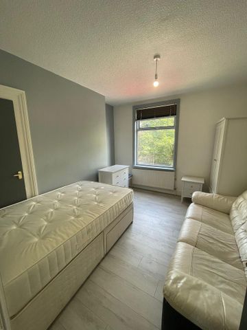 5 bedroom terraced house to rent - Photo 3