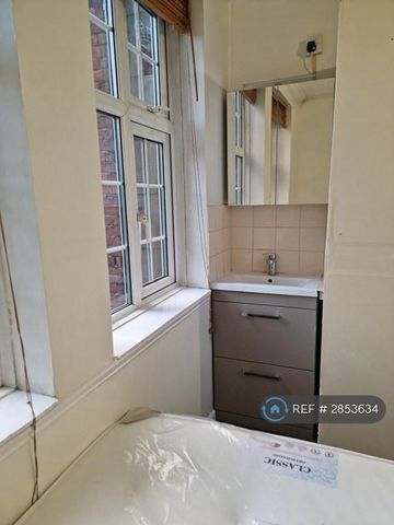 4 bedroom flat to rent - Photo 3