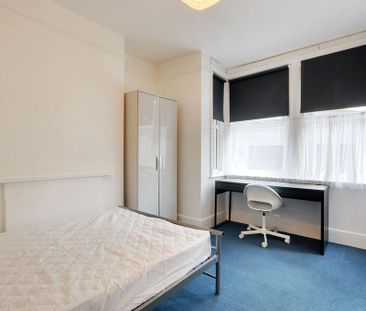 5 bedroom end of terrace house to rent - Photo 6