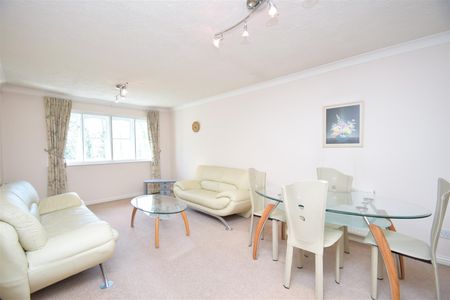 2 bedroom apartment - Photo 2