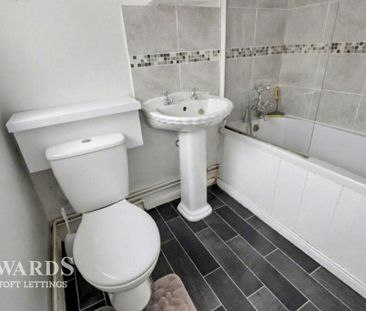 3 bedroom terraced house to rent - Photo 4