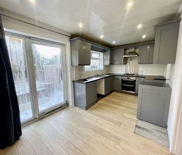 Bradford Road, Farnworth, Bolton - Photo 2