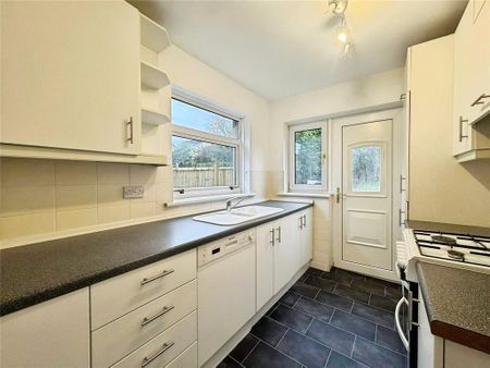 3 bedroom semi-detached house to rent - Photo 4