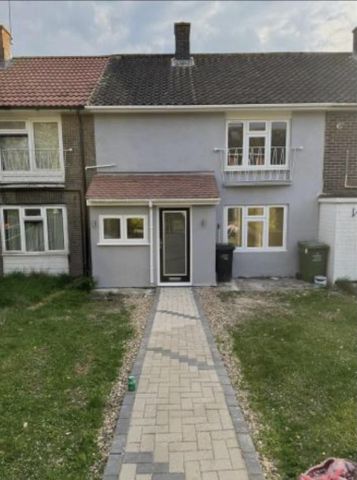 3 bedroom semi-detached house to rent - Photo 5