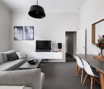 Charming Updated Victorian in a Prized Carlton North Location - Photo 1