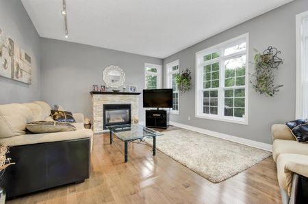 53 Mattawa Crescent - Photo 2