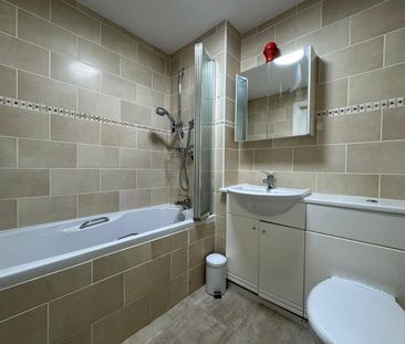 London Road, Camberley, Surrey, GU15 - Photo 3