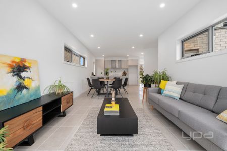 BRAND NEW 3 BEDROOM HOME - Photo 5