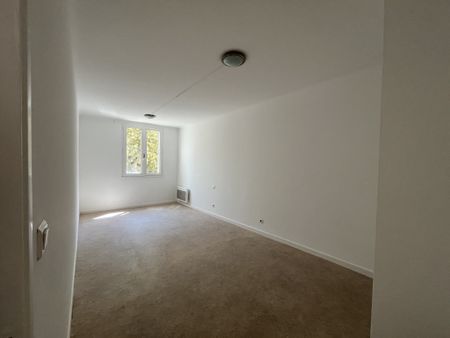 Sommières Centre - Appartement T4 de 73,44m² dans le centre piéton de Sommières - Photo 5