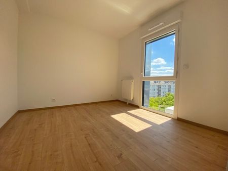Location Appartement 4 pièces 99m² ORLEANS 45100 - Photo 4