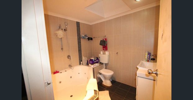 SHORT WALK TO STATION, SHOPS, HOSPITAL AND ALL AMENITIES - Photo 1