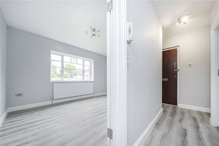 Cole Court Lodge, London Road, Twickenham, TW1 - Photo 3