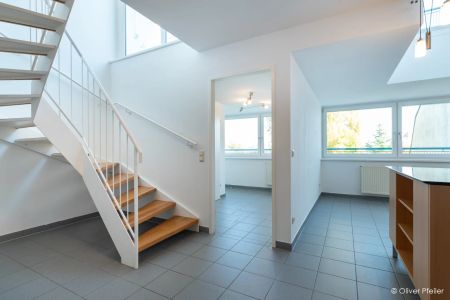 PROVISIONSFREI: MODERNE, HELLE 3-ZIMMER DG-MAISONETTE MIT TERRASSE - IDEAL FÜR PENDLER! - Foto 2