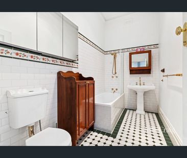 Beautifully Presented Victorian Home in Vibrant Richmond - Photo 6