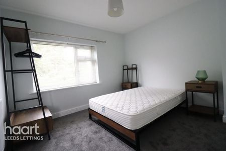 4 bedroom semi-detached house to rent - Photo 4