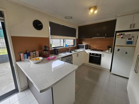 14 Manuka Place, MEADOW HEIGHTS - Photo 4