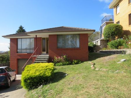 Sunny 3 bedroom home in Sandy Bay! - Photo 2