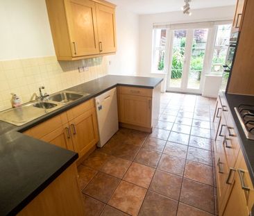 Rosebay, Wokingham, Berkshire, RG40 - Photo 2