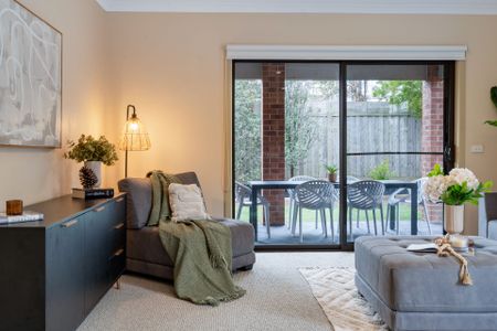 Modern Family Home - Photo 5