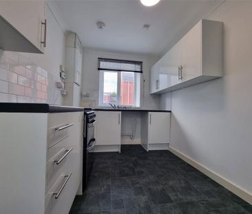 2 bedroom semi-detached house to rent - Photo 5