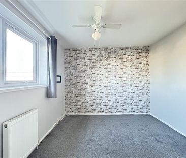 3 Bedroom House - Mid Terrace To Let - Photo 3