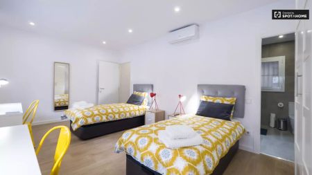 Lovely room for rent in 5-bedroom apartment with terrace in Sants - Foto 2