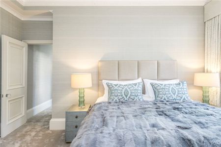 Smart, recently refurbished flat situated on the raised ground floor or this beautiful period building. EPC Rating C - Photo 5