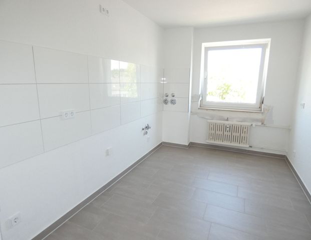 *** Attraktive 3-Zi.-Whg. mit Balkon! Erstbezug nach Sanierung! *** - Photo 1