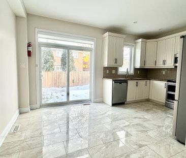 For Lease - 3682 Banff Court, Mississauga, Ontario - Photo 5