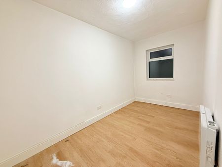 2 Bed Flat, Richmond Road, IG1 - Photo 4