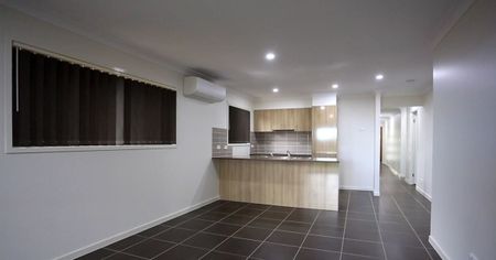 Spacious Family Home in a Prime Pimpama Location - Photo 4