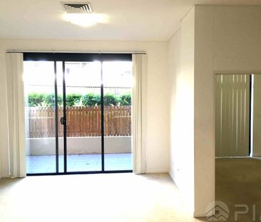 "Spacious 3-Bedroom Apartment with 2 Secure Car Spaces – Prime Loca... - Photo 2