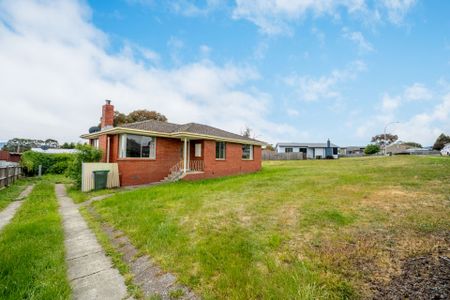 Solid brick home with modern kitchen - Photo 5
