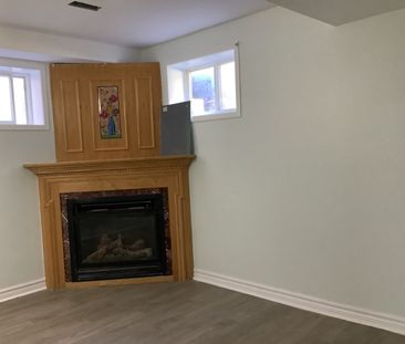 For Lease - 17 Dunsmore Lane, Barrie, Ontario - Photo 4