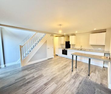 2 bedroom mews to rent - Photo 5