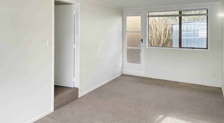 Close & Convenient - Photo 3