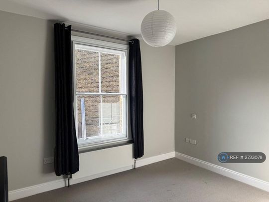 3 bedroom flat to rent - Photo 1