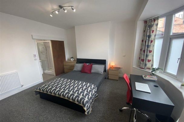 Rooms at City Road, Beeston, NG9 2LQ - Photo 1