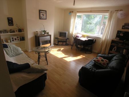 Elm Court, Lakeside - Photo 3